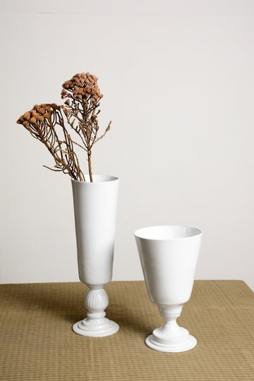 florero alto y estrecho