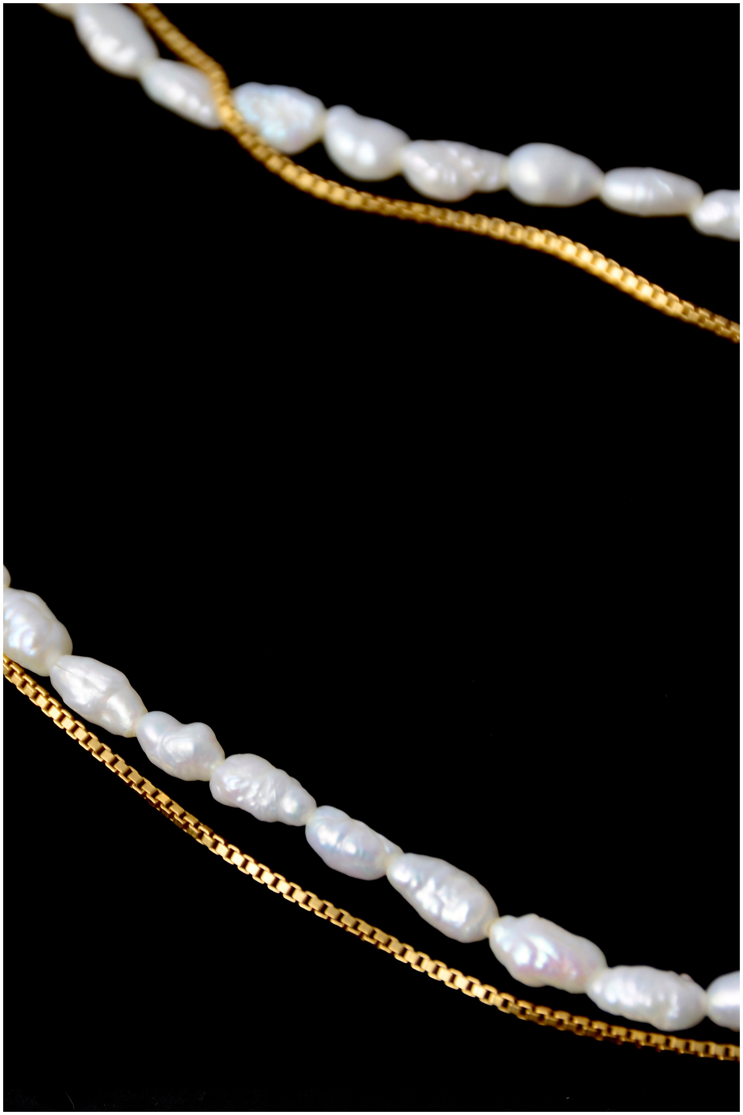 Double chain and pearl necklace