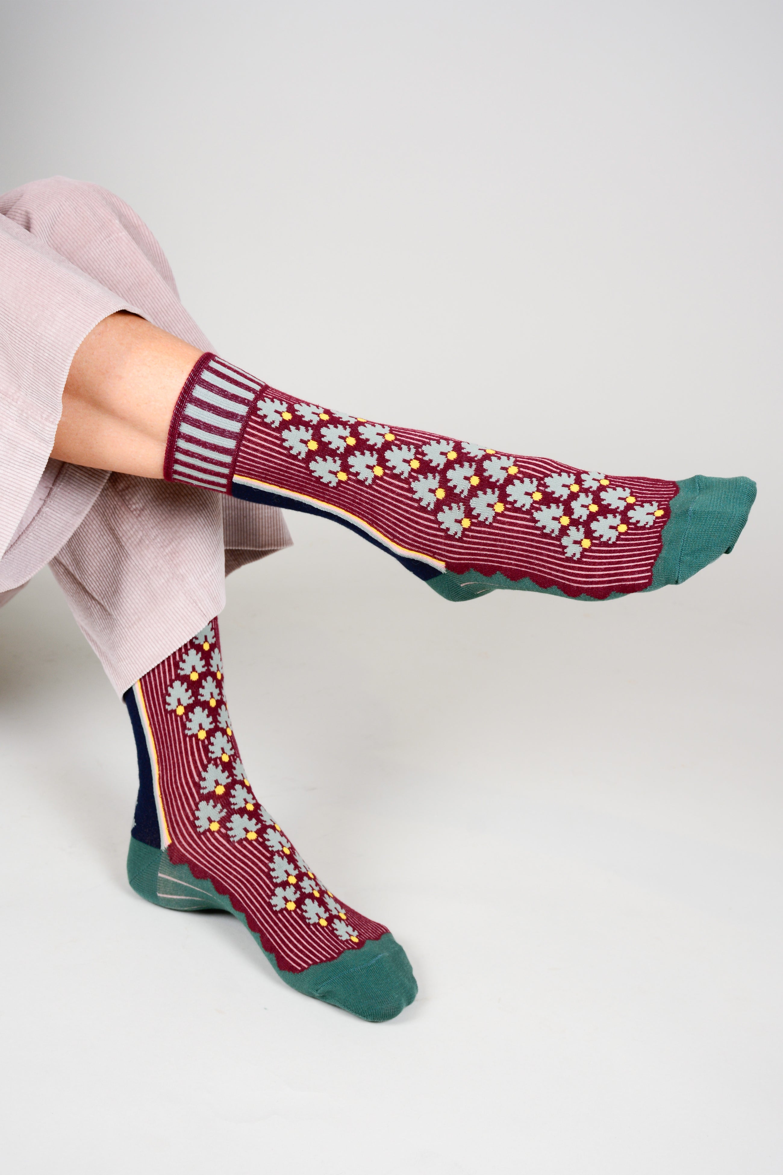 Calcetines franjas flores y geométrico