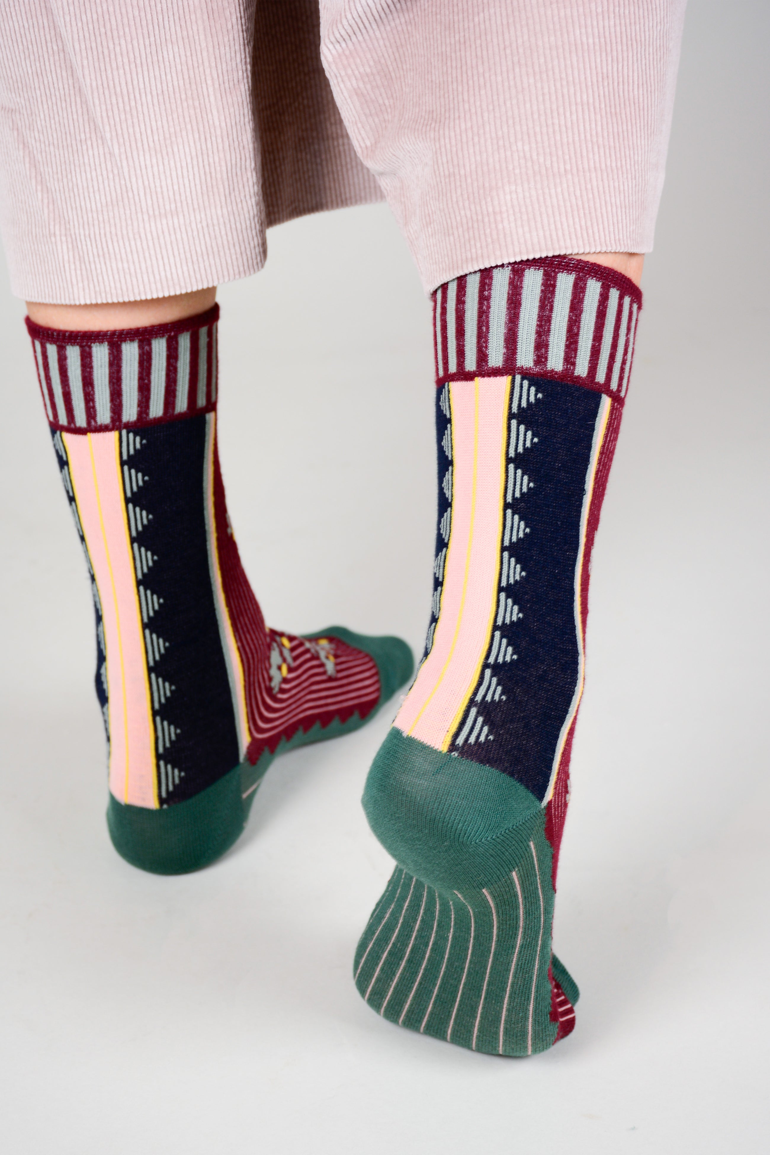 Calcetines franjas flores y geométrico