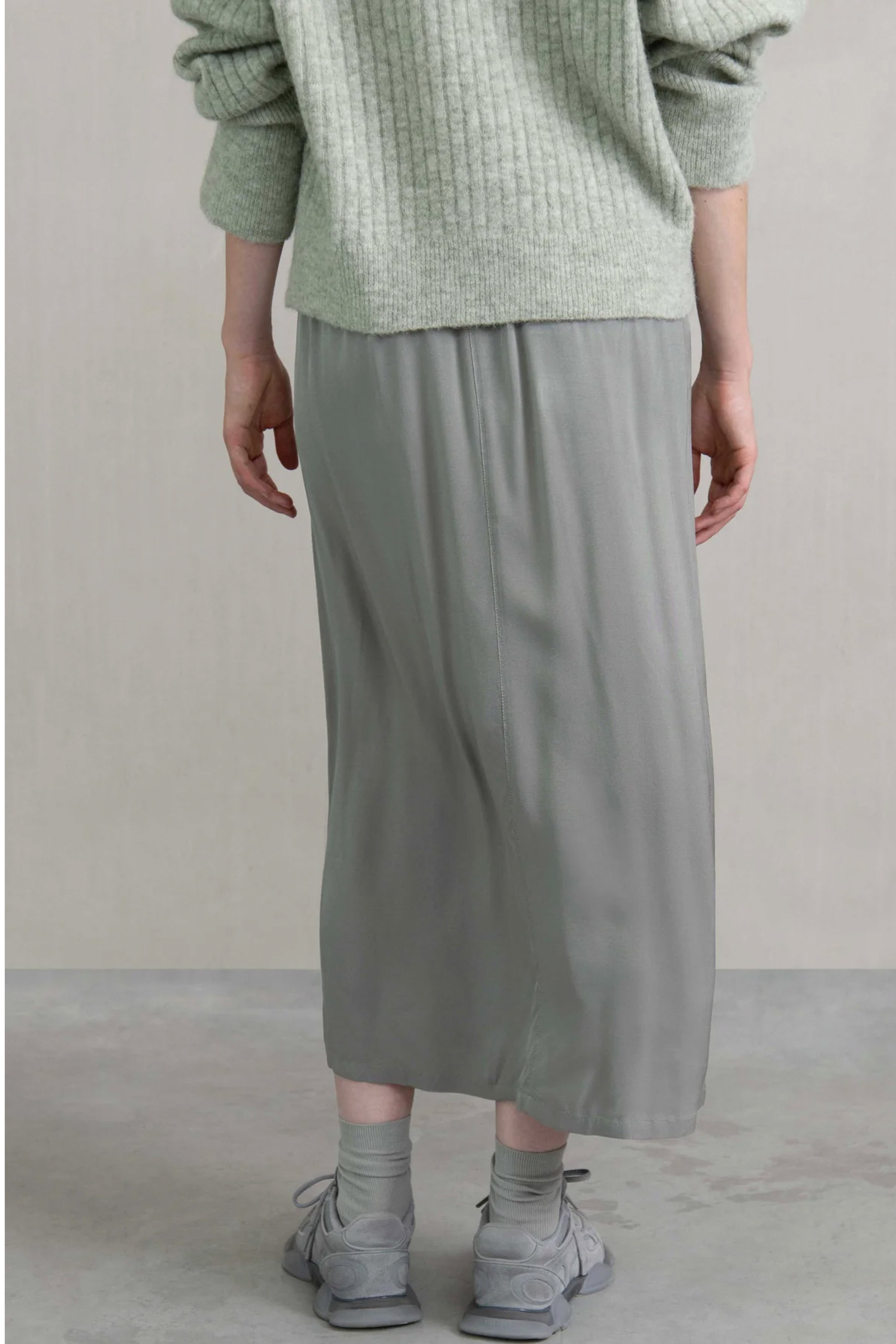 Falda goma pliegues frontal