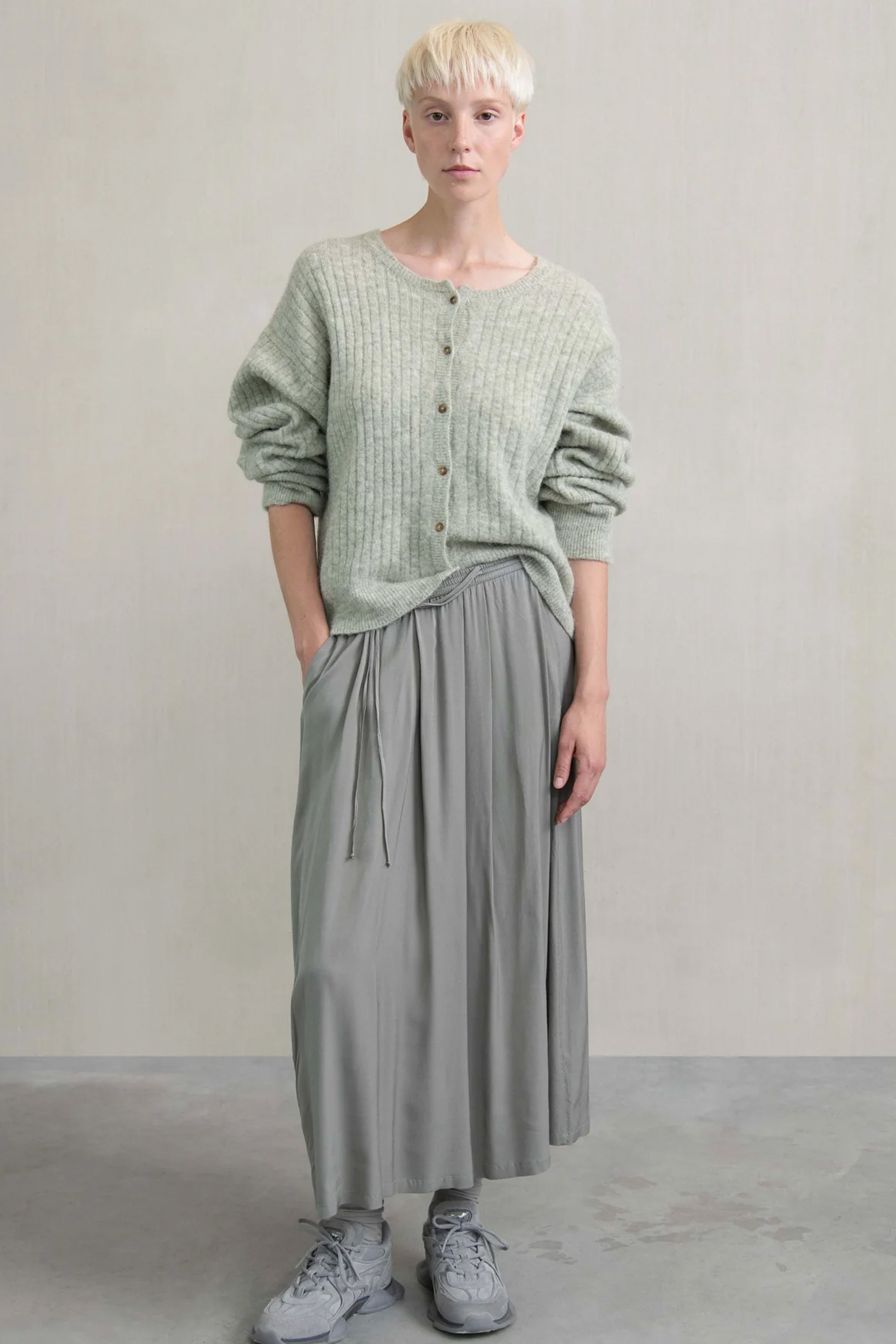 Falda goma pliegues frontal