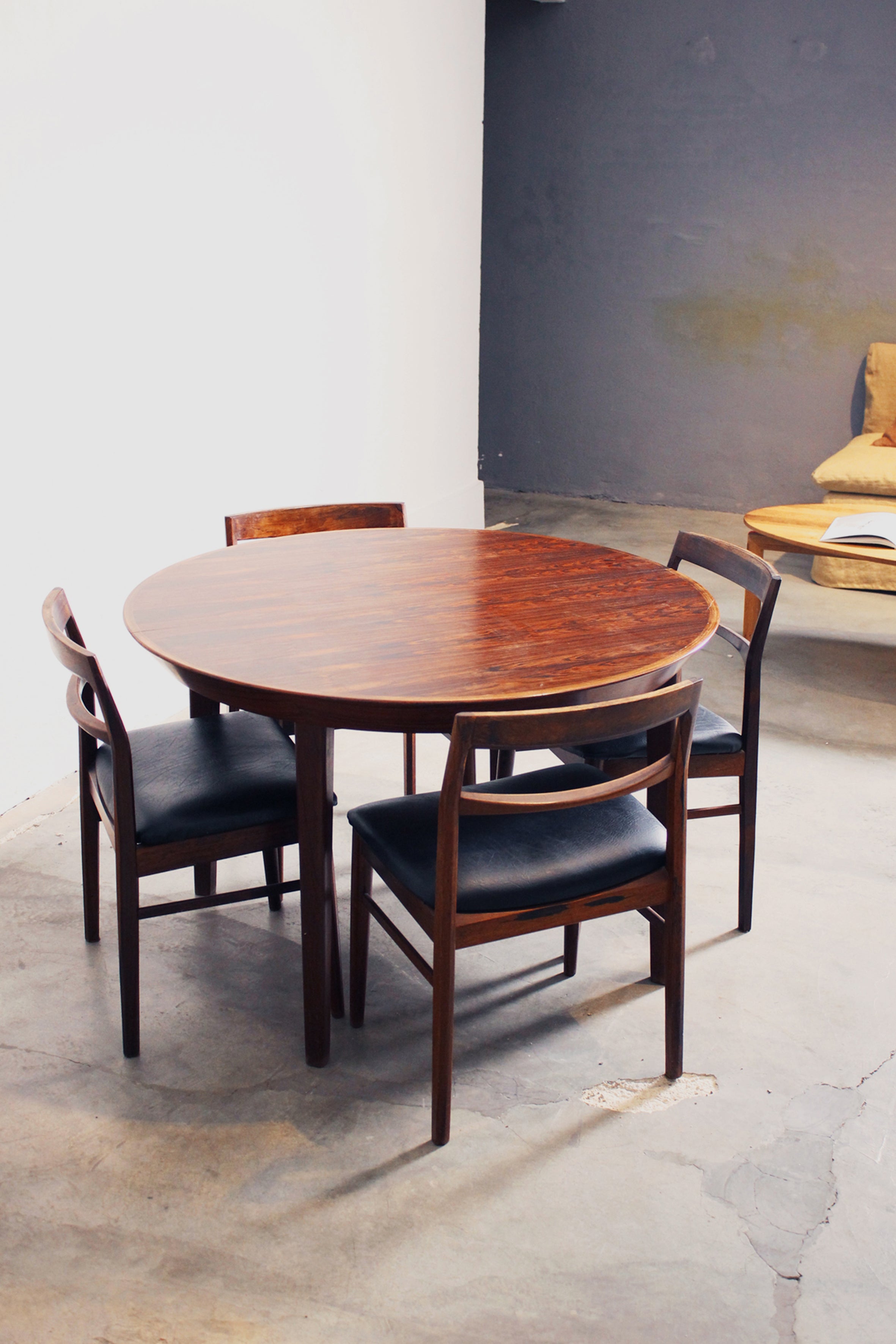 Conjunto mesa extensible + 4 sillas