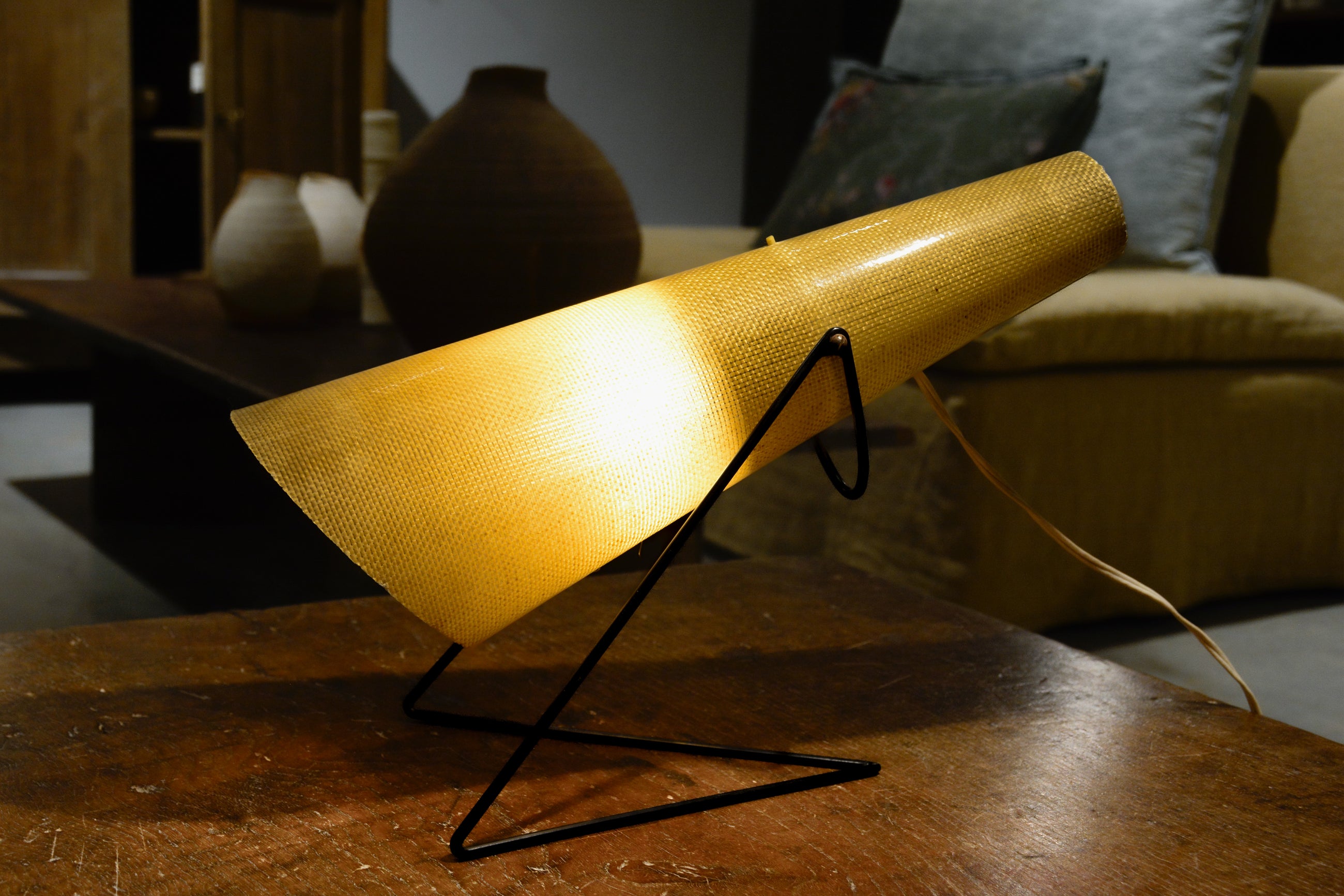 Lámpara pantalla traslucida de pergacel de Joseh Llusca