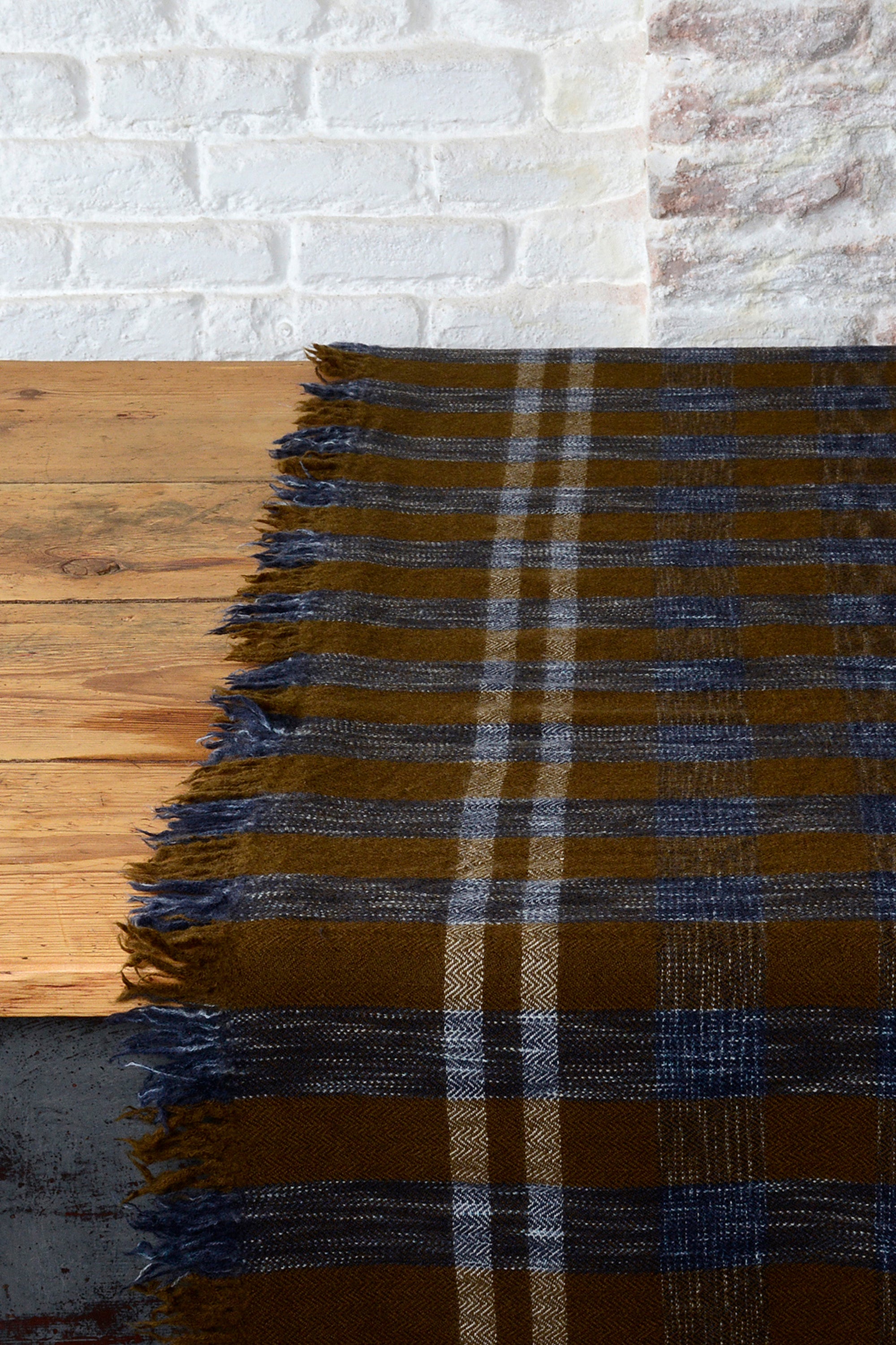 Cross-checkered blanket