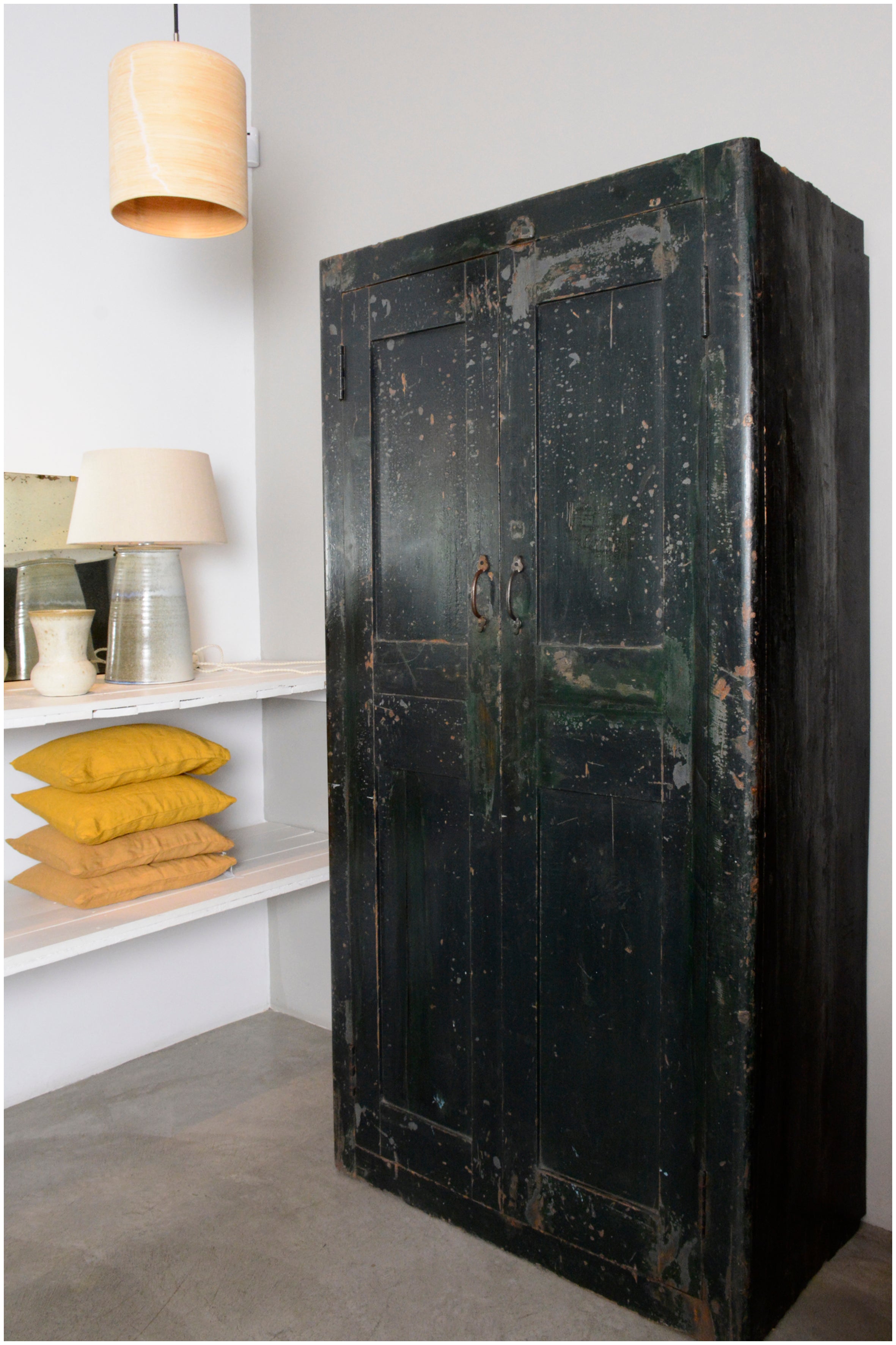 Armario antiguo azul oscuro