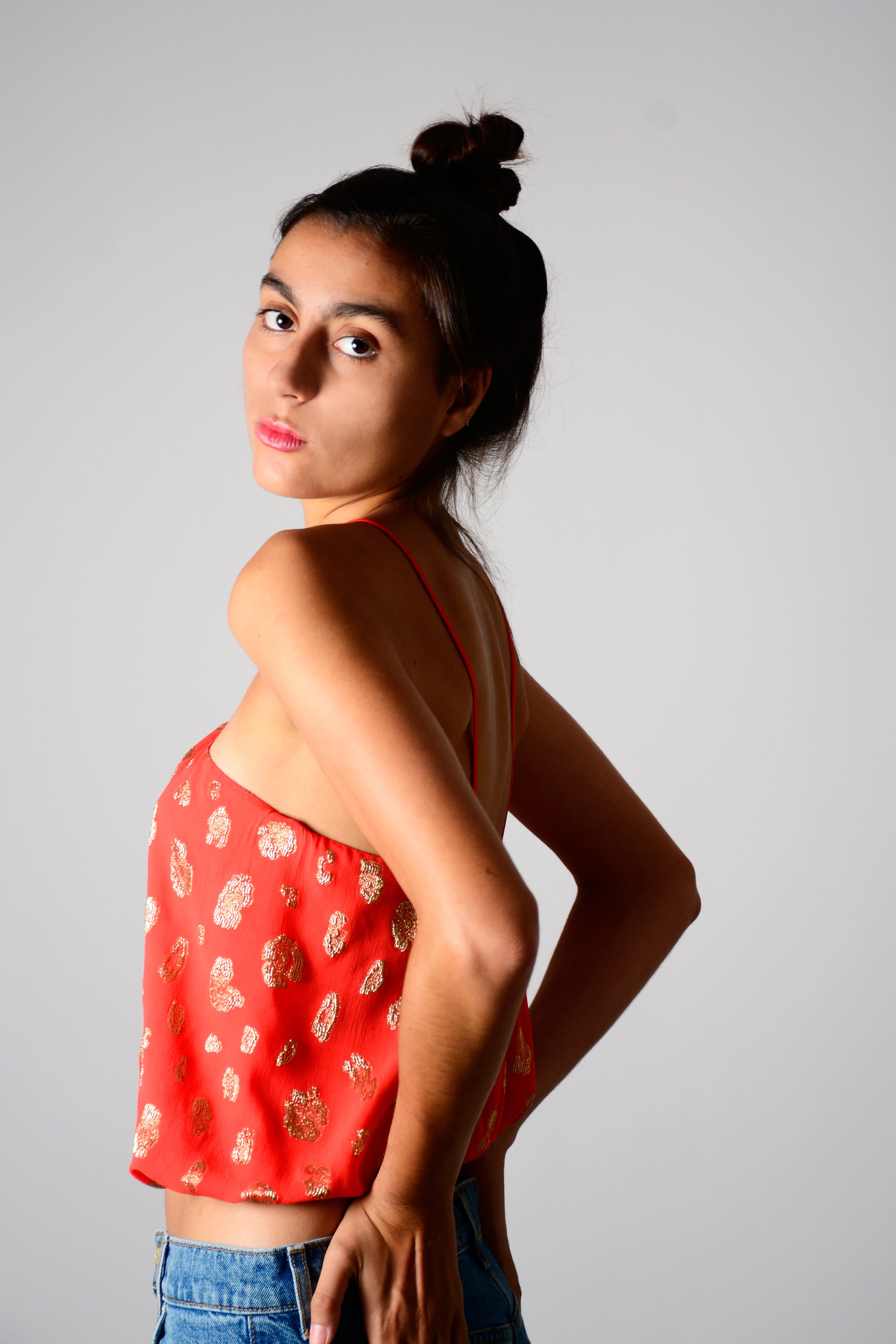 Top nudo escote mancha dorada