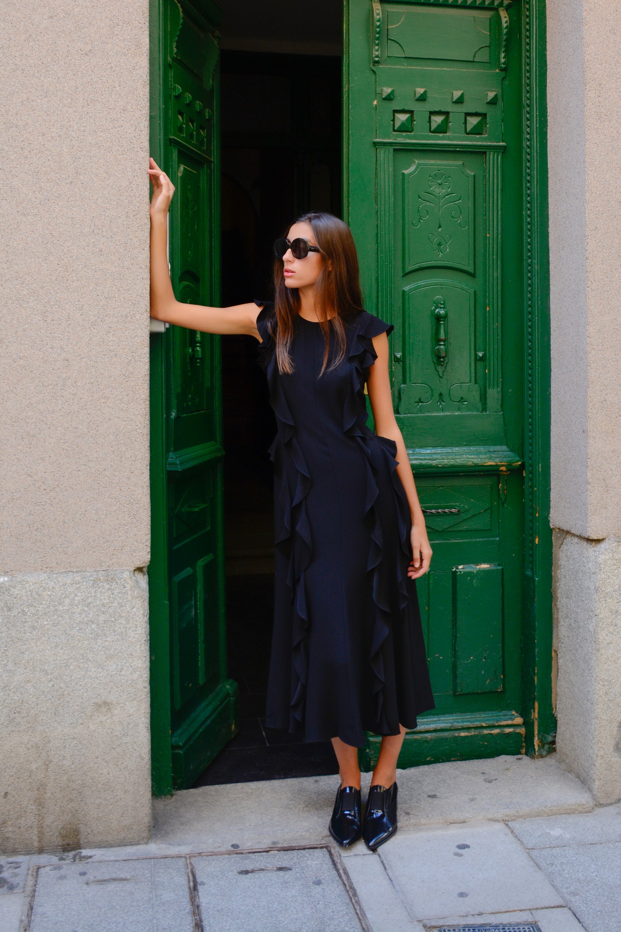 Vestido volantes verticales midi