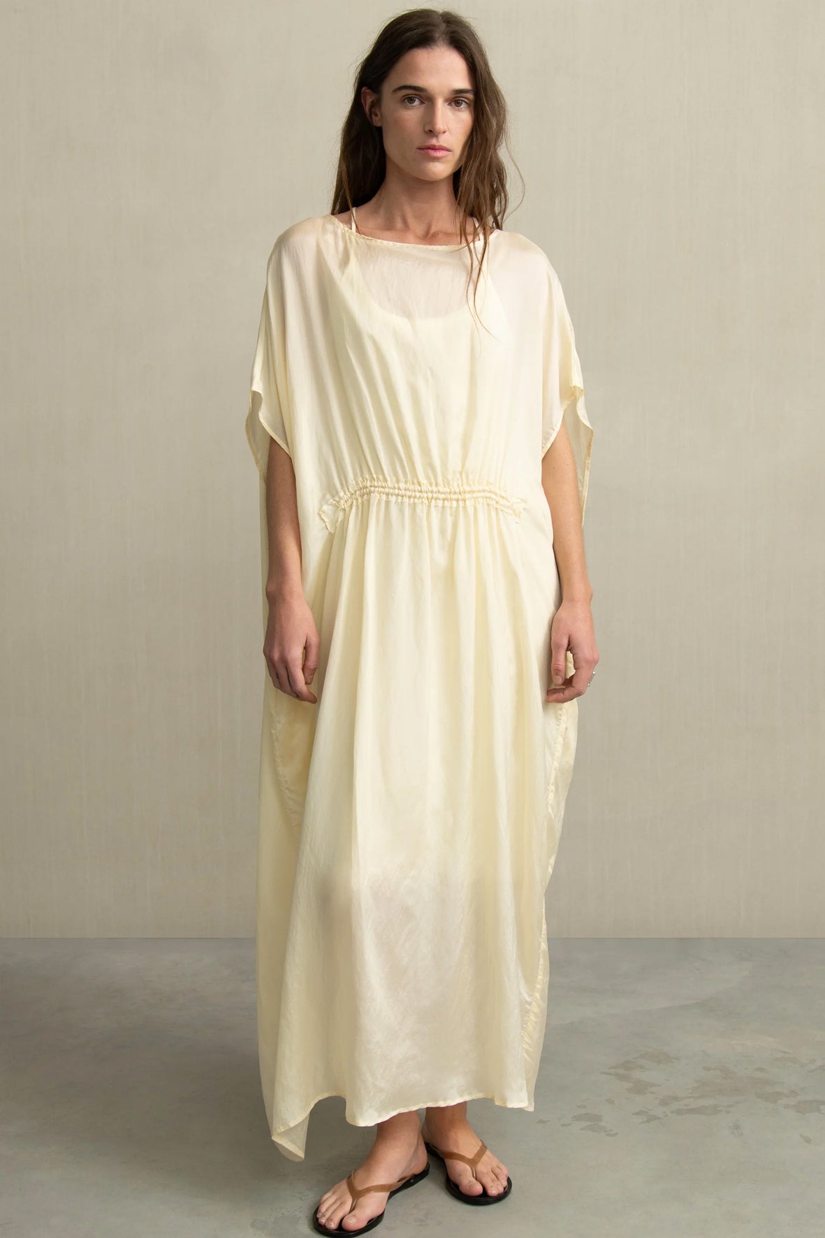Vestido media goma