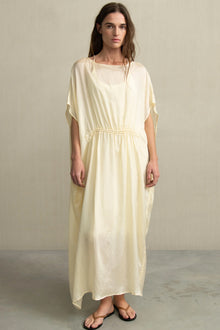 Vestido media goma