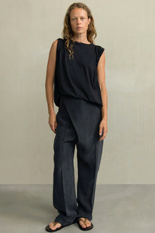 Camiseta hombro recogido