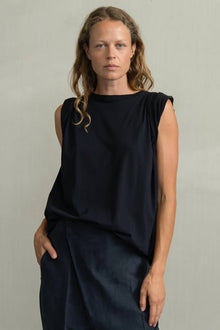 Camiseta hombro recogido