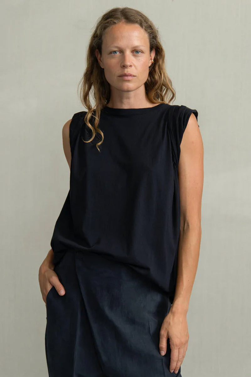 Camiseta hombro recogido