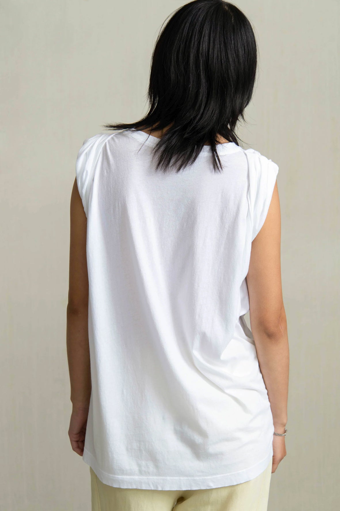 Camiseta hombro recogido