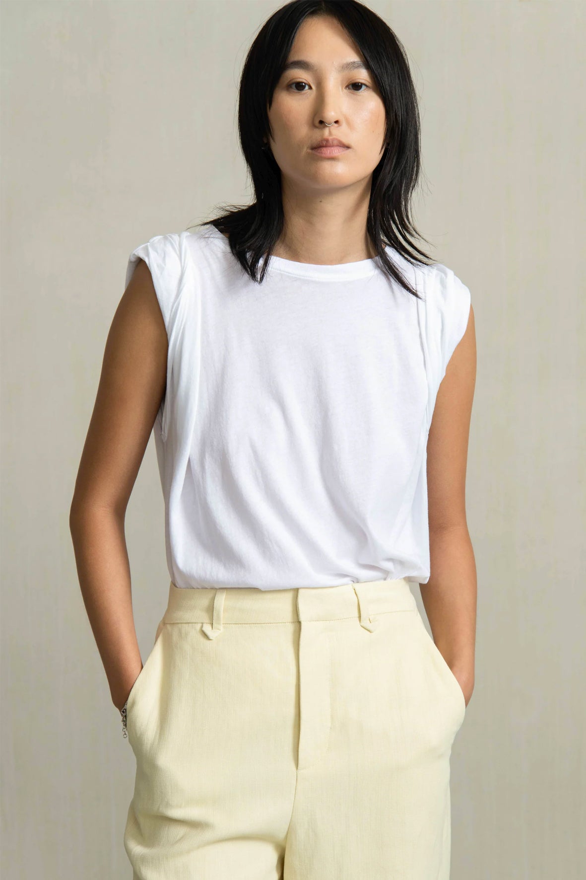 Camiseta hombro recogido