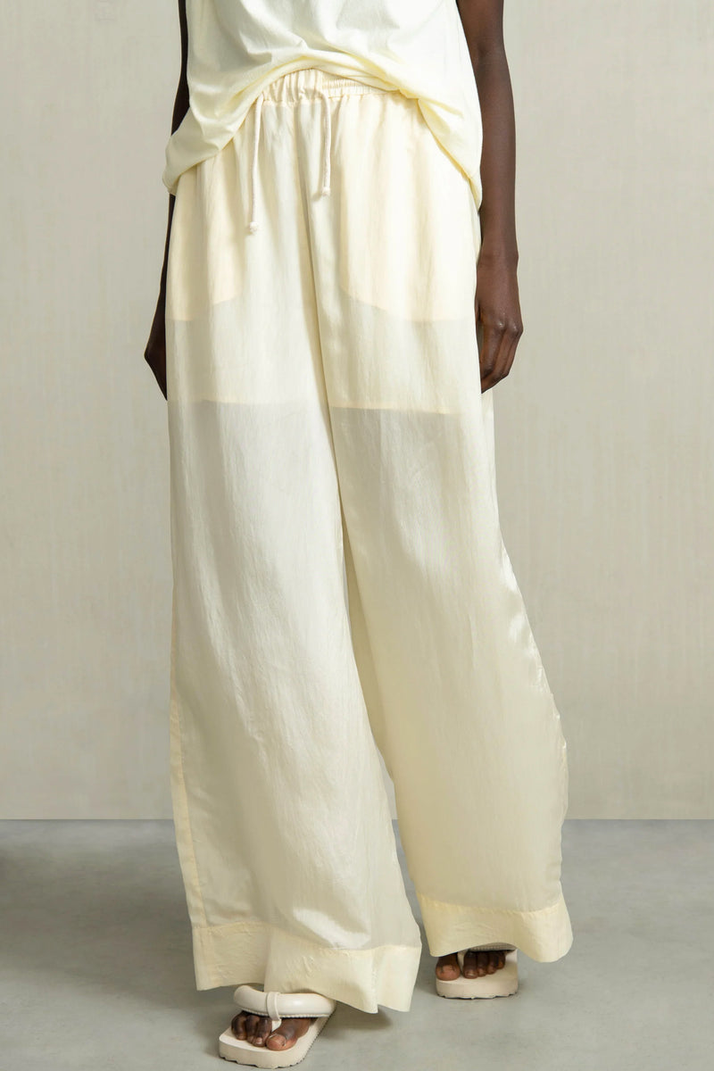Pantalón transparente