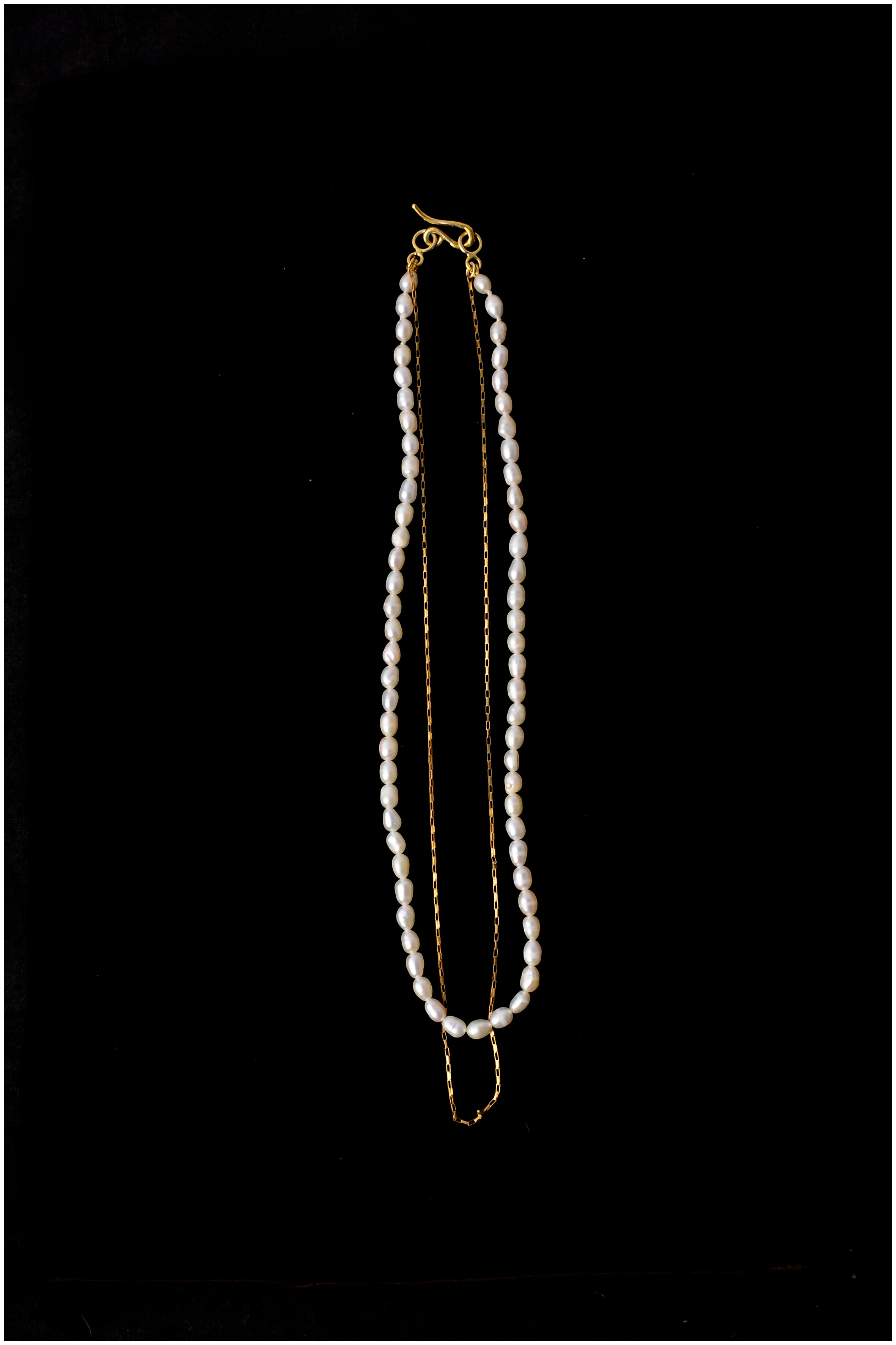 Double chain and pearl necklace 