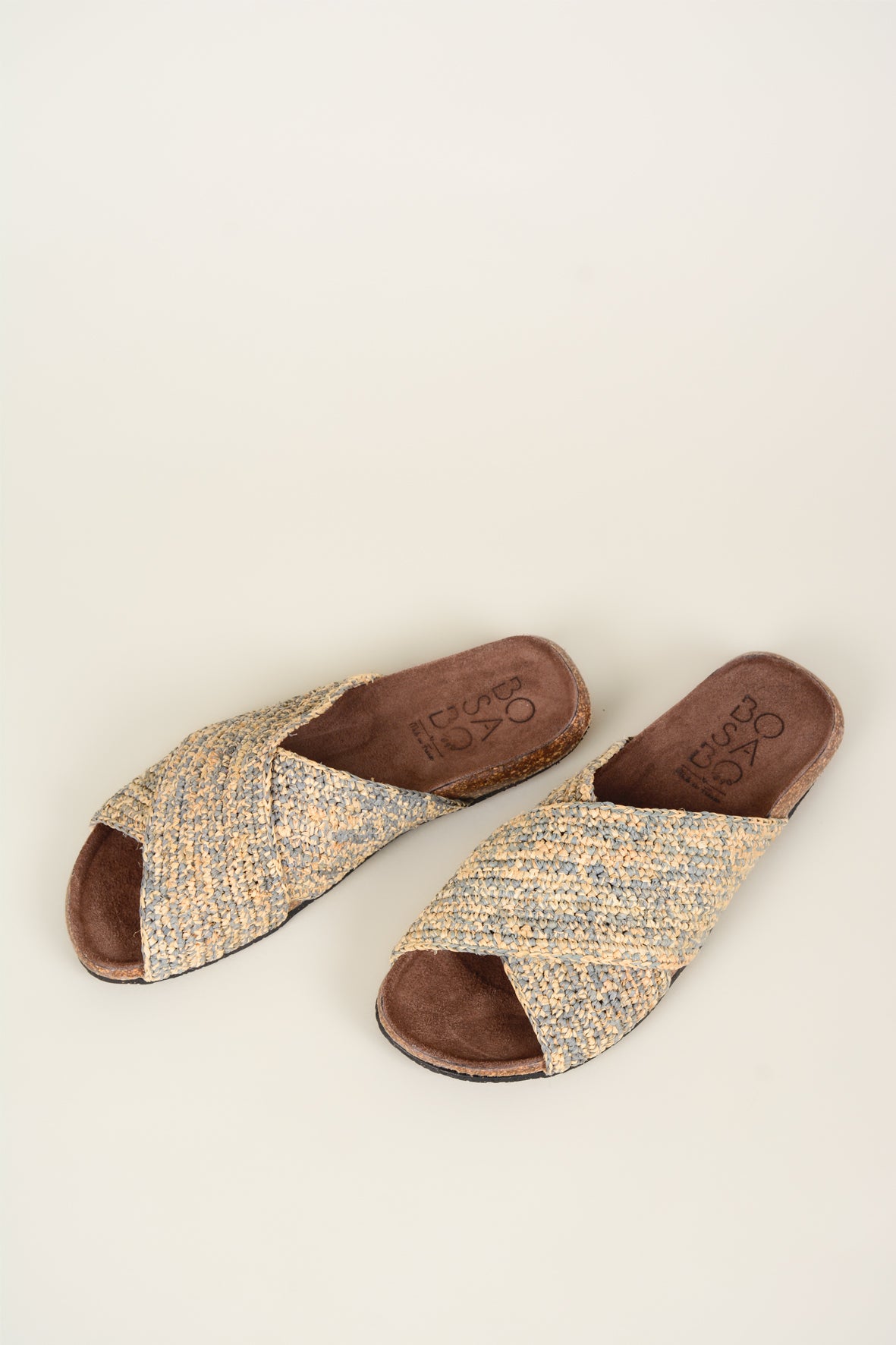 Sandalia rafia cruzada