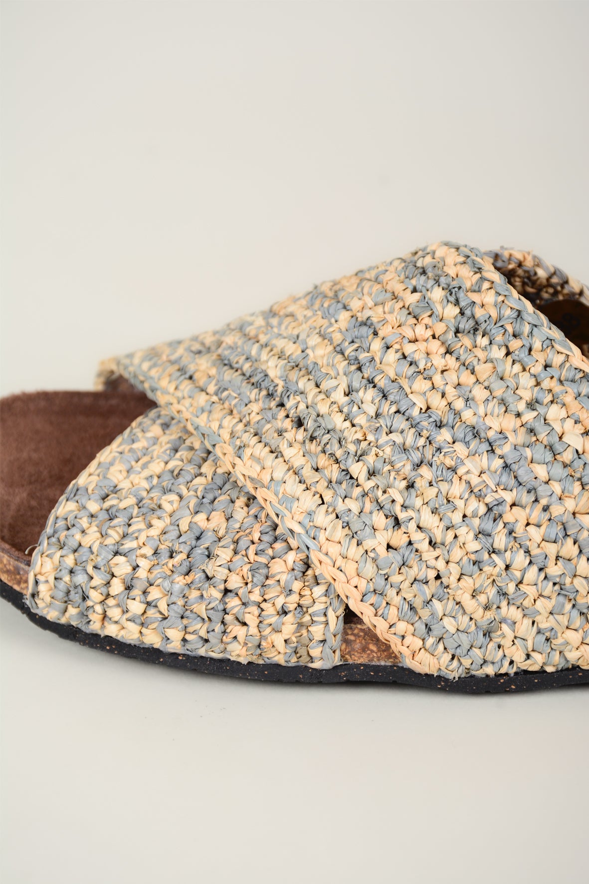 Sandalia rafia cruzada