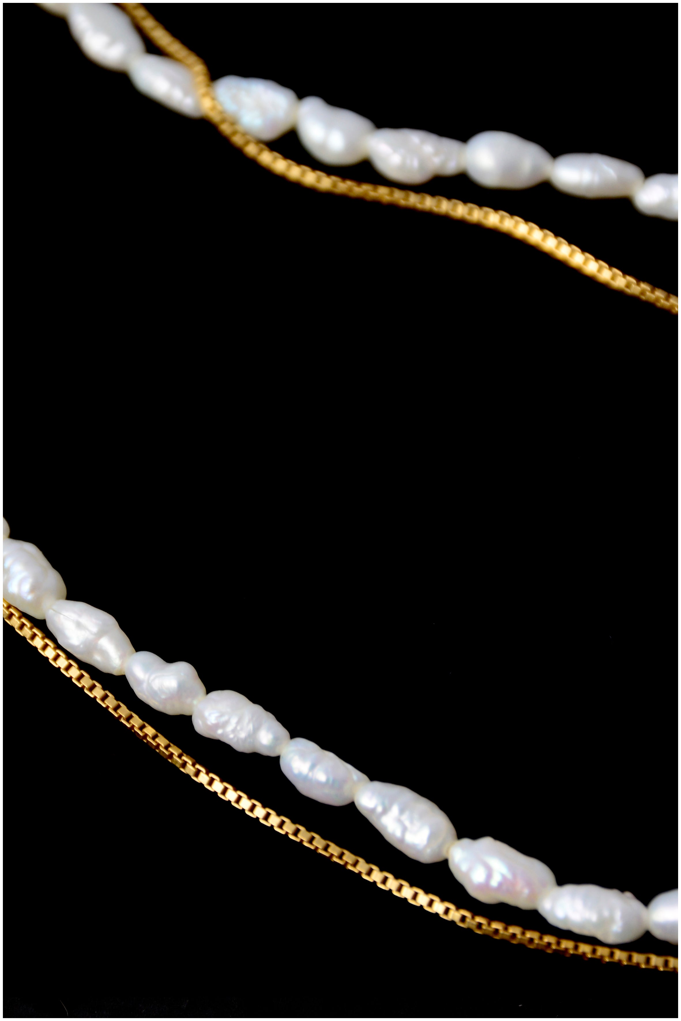 Double chain and pearl necklace 