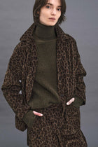 Chaqueta con cinturón leopardo