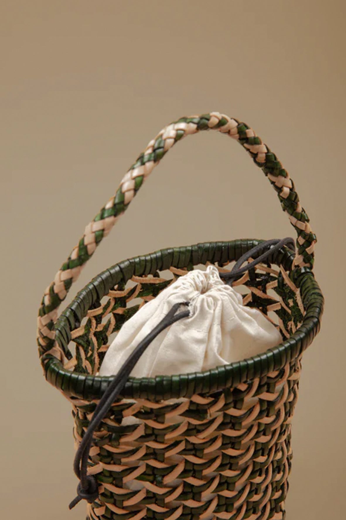 Bolso cestito redondo