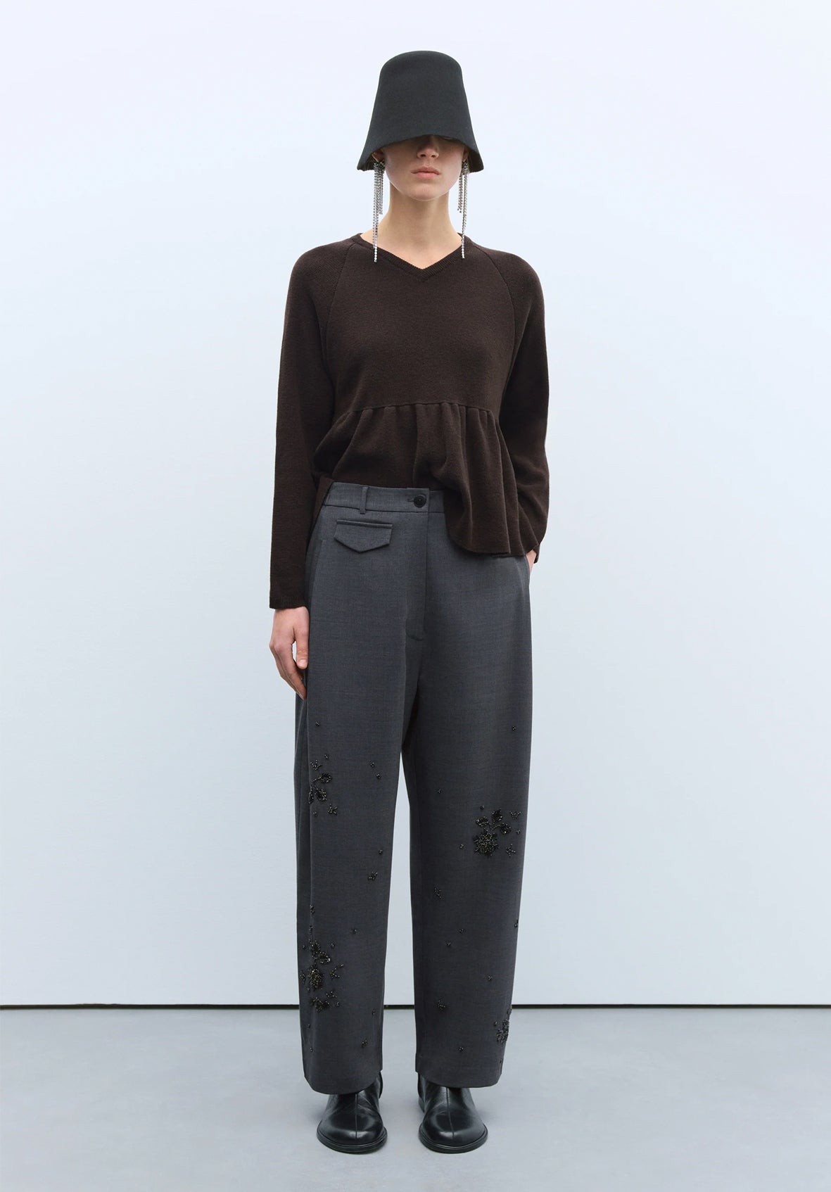Pantalón embellished tailoring gris