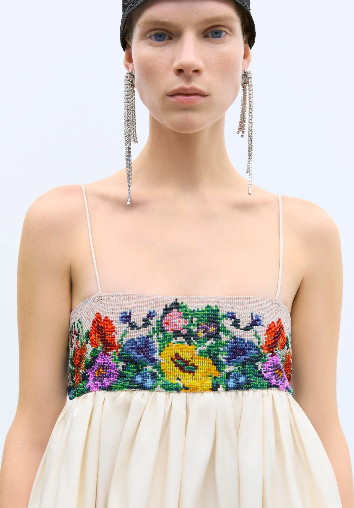 Vestido handmade beaded mini crema