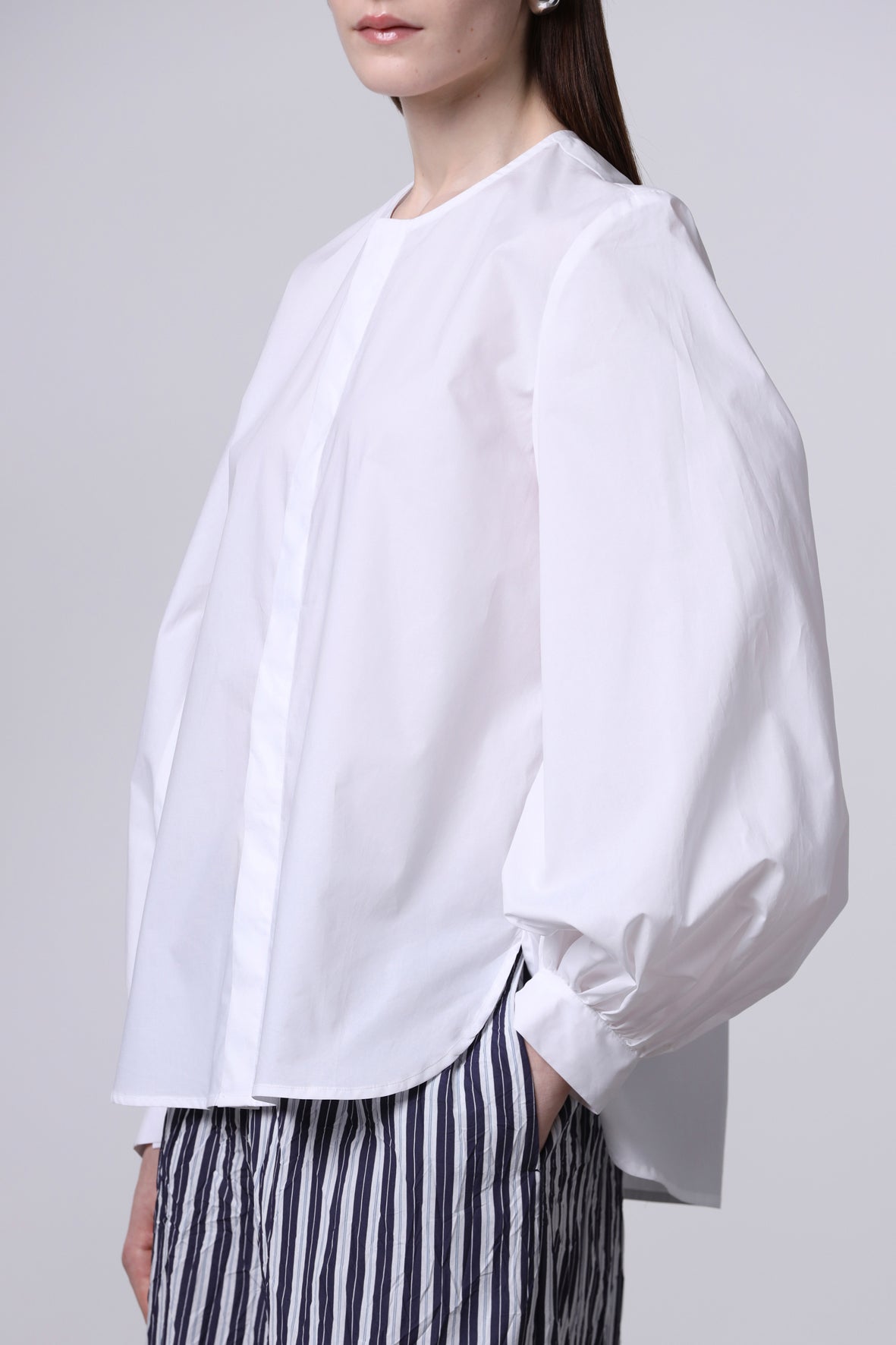 Camisa sin cuello redondo