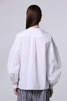 Camisa sin cuello redondo