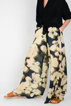 Pantalón flores grandes
