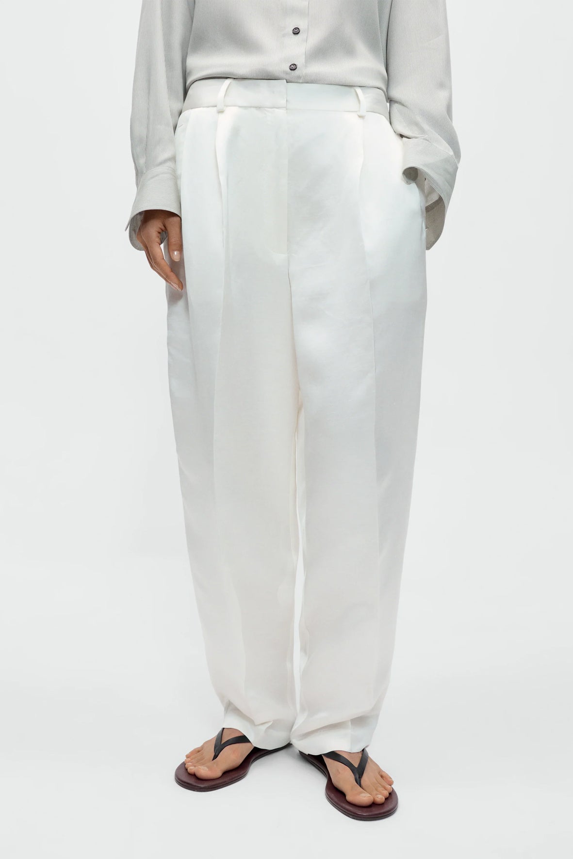 Pantalón masculine barrel satín
