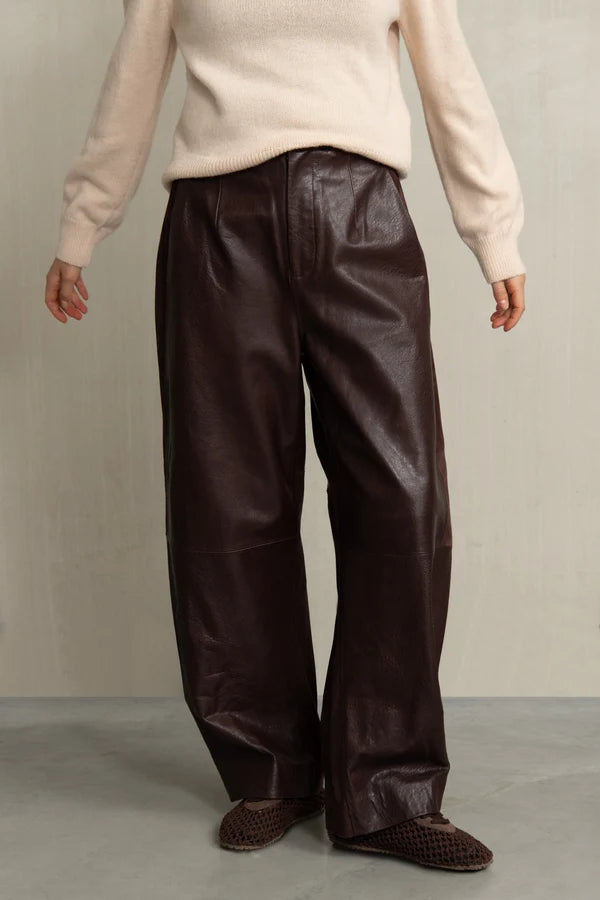 Pantalón leather