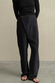 Pantalón cruzado