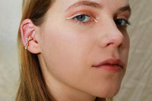 Ear cuff plata bañado en oro + perlas