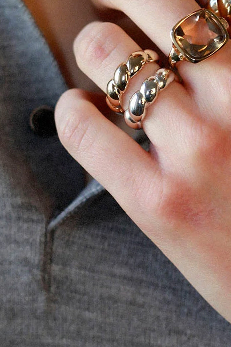 Curly ring