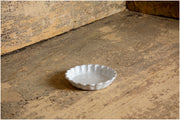 Small plate with leaves
