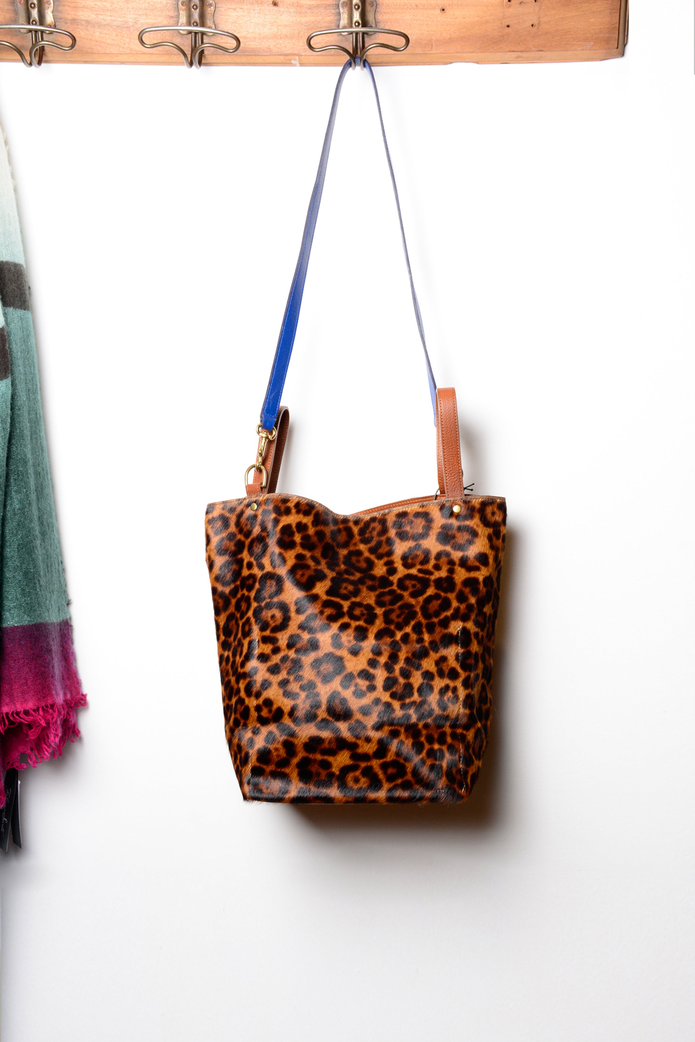 Bolso saco vaca leopardo