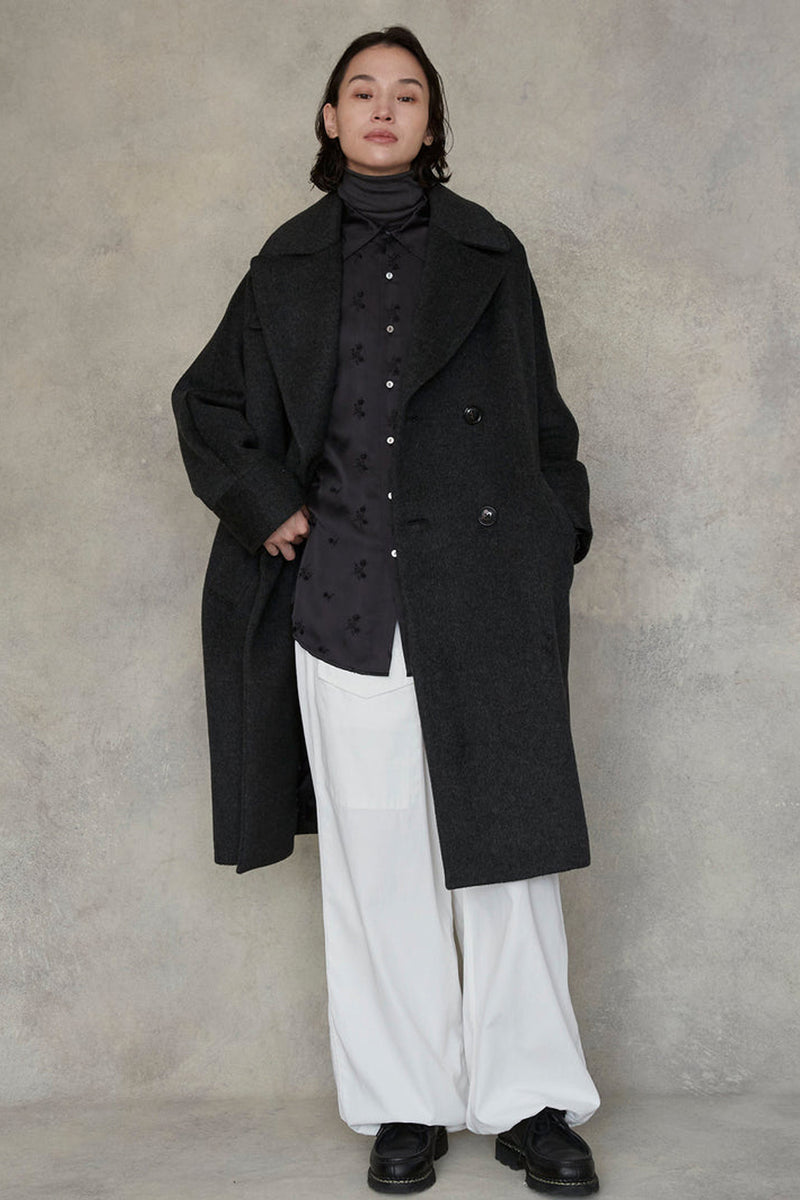 Camisa flores bordadas