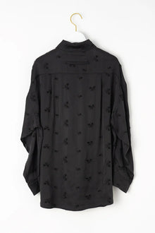 Camisa flores bordadas