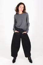 Pantalón vaquero curved costuras