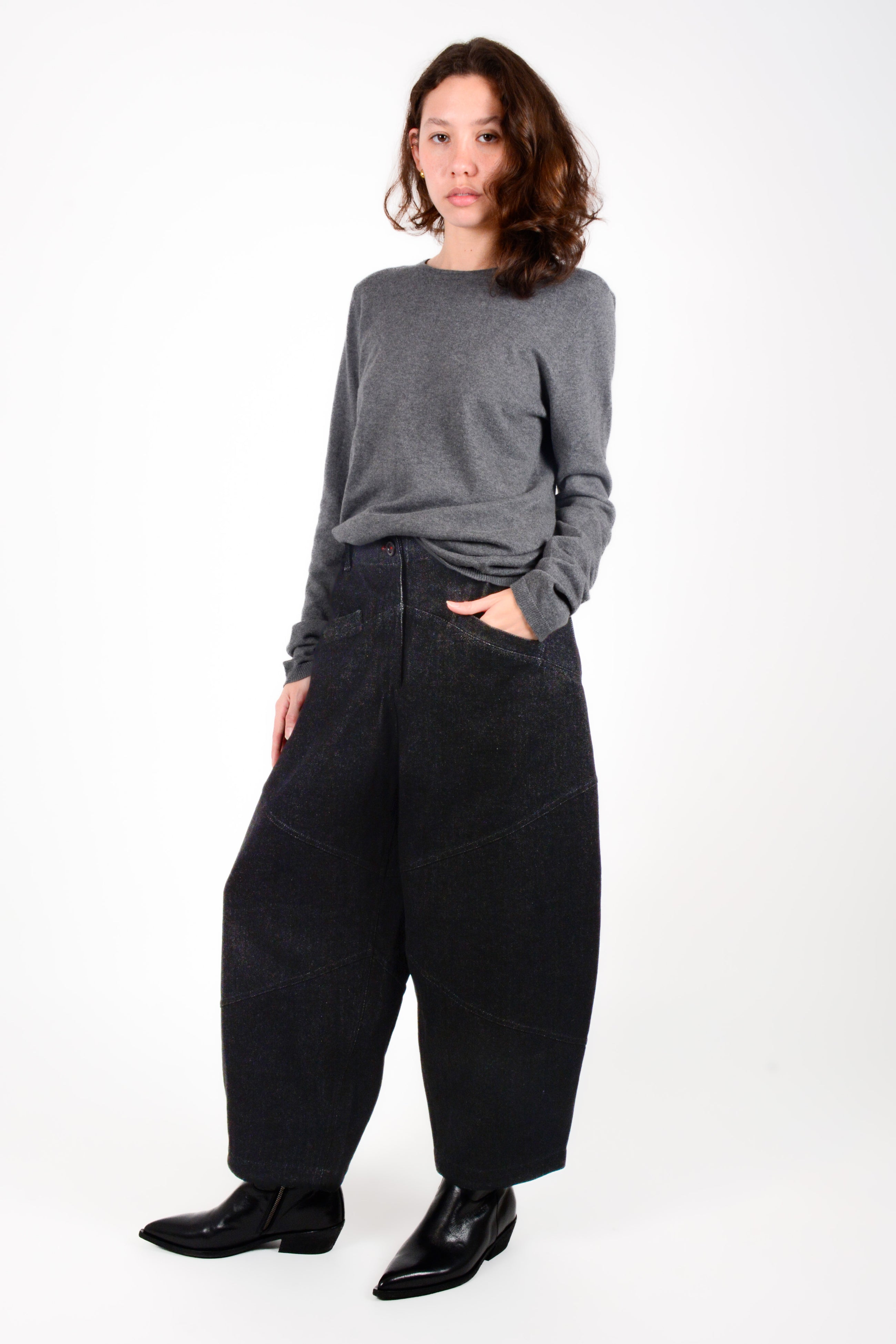 Pantalón vaquero curved costuras