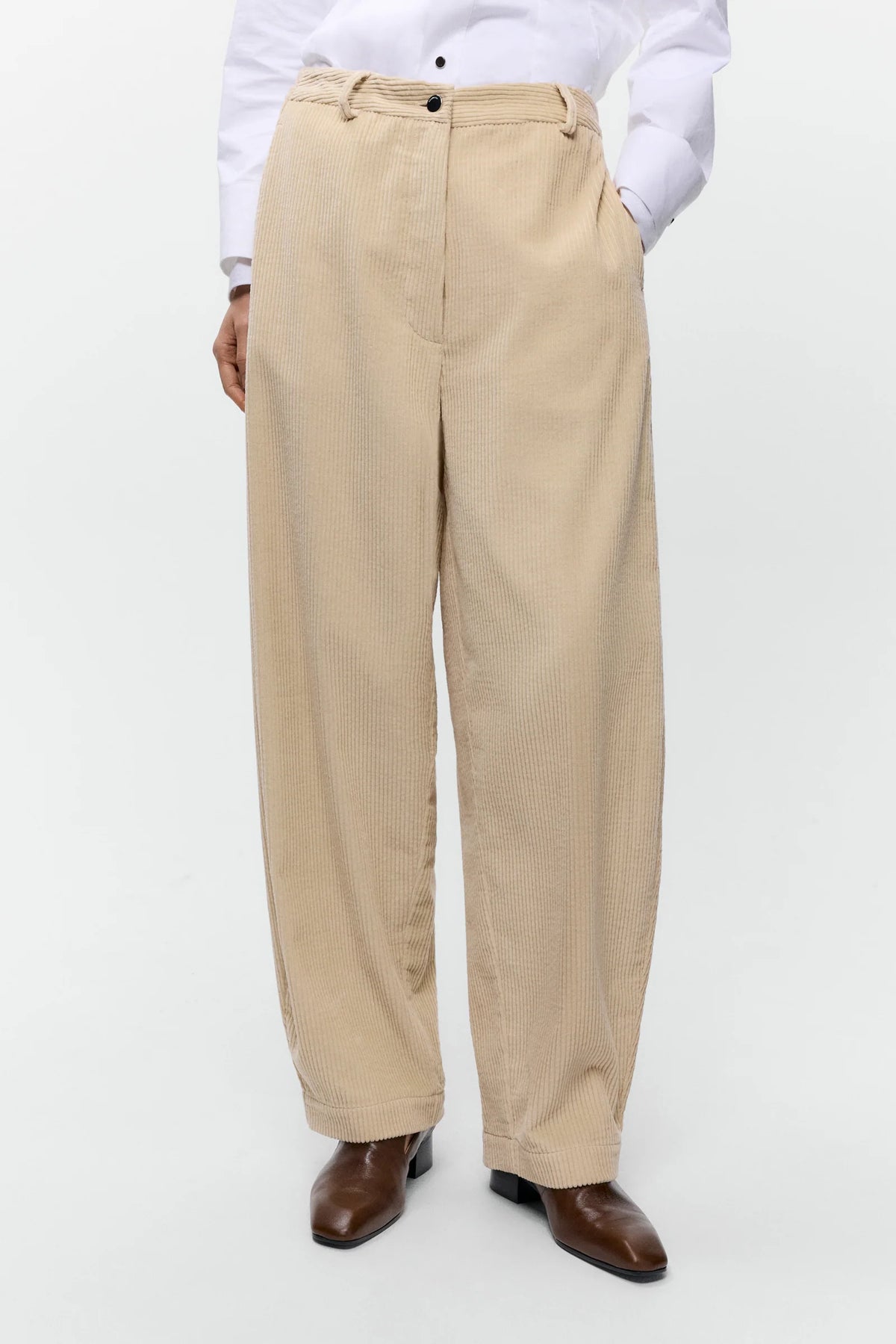 Pantalón curved pana ancha