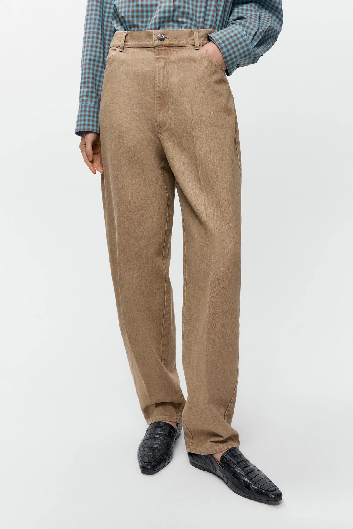 Pantalón jeans bolsillo redondo