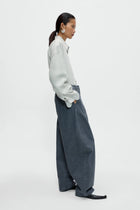 Pantalón washed denim curved