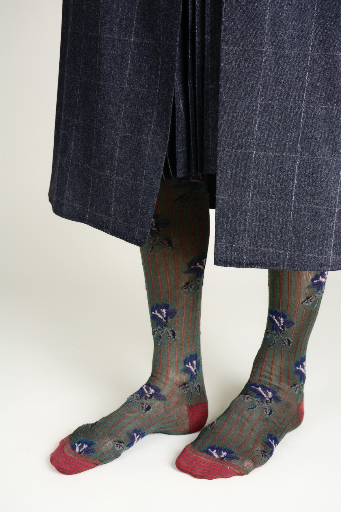 Calcetines largos rayas y flores