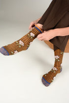 Calcetines rayas y flores