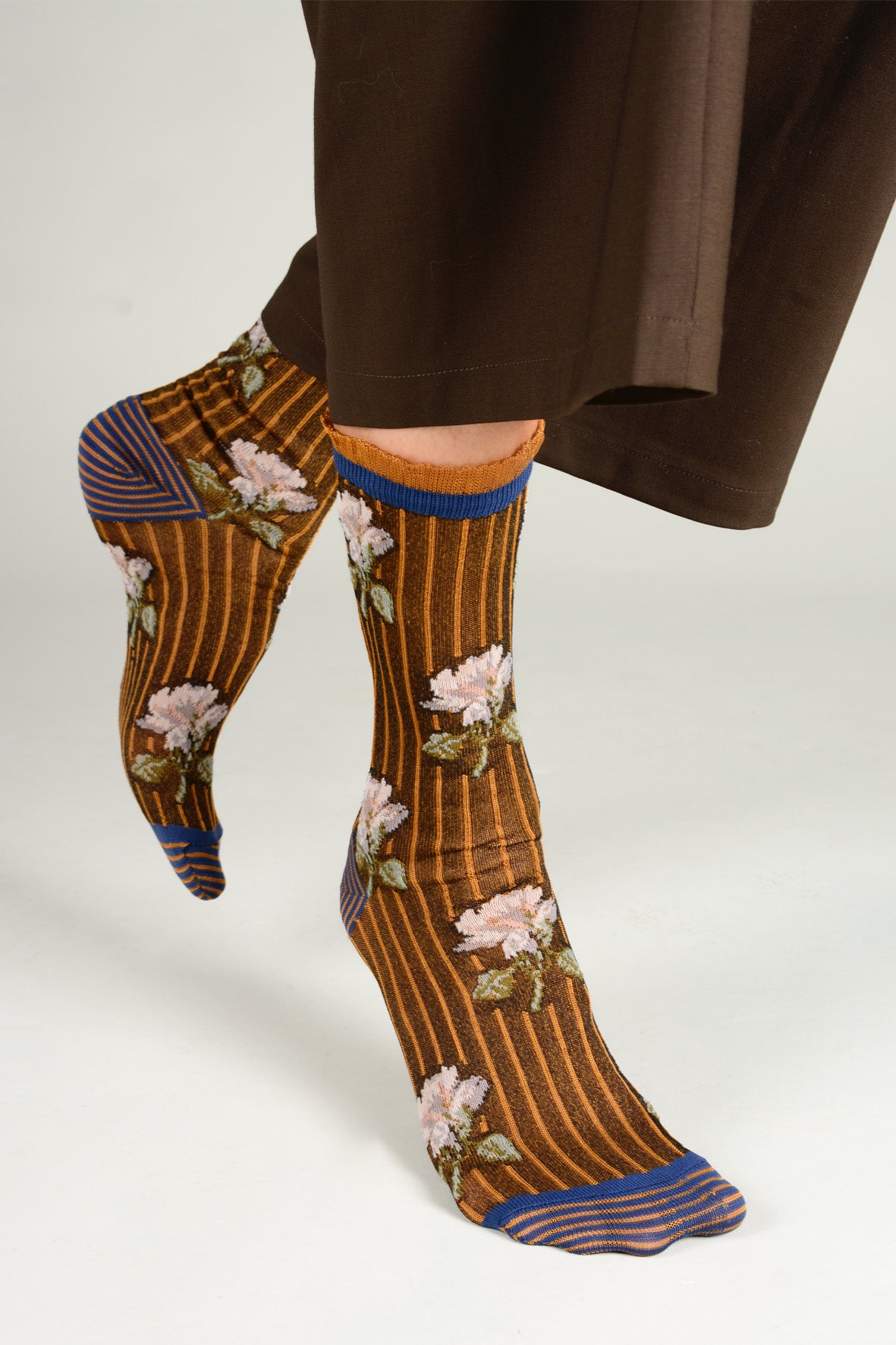 Calcetines rayas y flores
