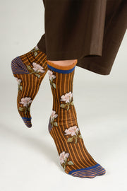 Calcetines rayas y flores
