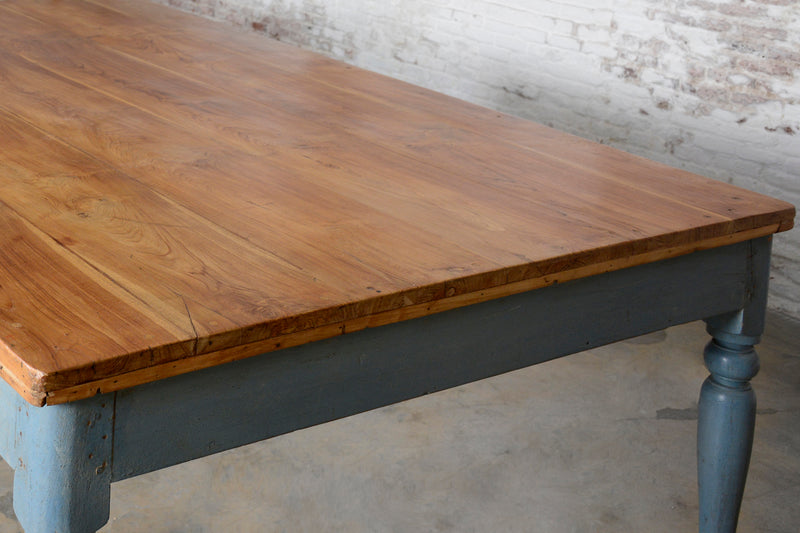 Mesa patas azules